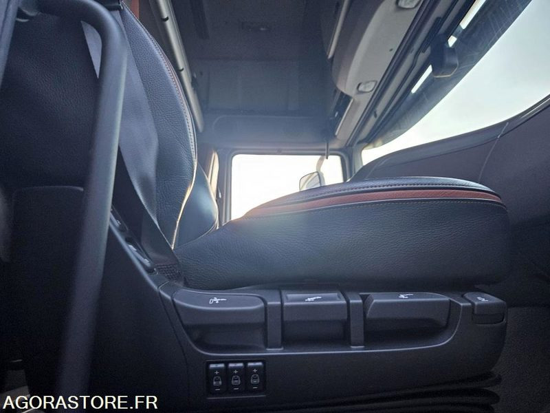 TRACTEUR DAF XF 510 XL - 2016 - 447 120km - TRES BON ETAT - Tractor unit: picture 5 TRACTEUR DAF XF 510 XL - 2016 - 447 120km - TRES BON ETAT - Tractor unit: picture 5