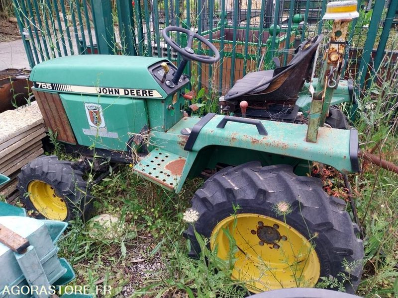 TRACTEUR JOHN DEERE 755 1453 kms 1985 - Tractor unit: picture 1 TRACTEUR JOHN DEERE 755 1453 kms 1985 - Tractor unit: picture 1