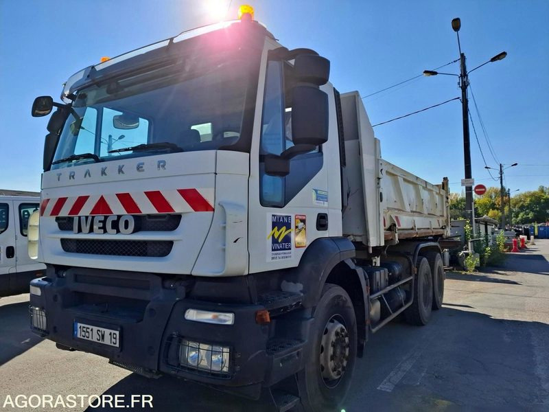 Camion poids lourds 6X4 IVECO TRAKKER 26T bi-benne - Truck: picture 2 Camion poids lourds 6X4 IVECO TRAKKER 26T bi-benne - Truck: picture 2