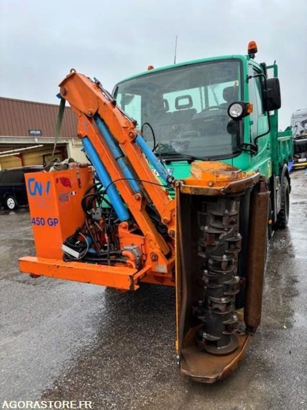 MERCEDES UNIMOG U300C VERSION COMMUNALE 2003 38210 KM + EPAREUSE CMV 450GP - Truck: picture 2 MERCEDES UNIMOG U300C VERSION COMMUNALE 2003 38210 KM + EPAREUSE CMV 450GP - Truck: picture 2