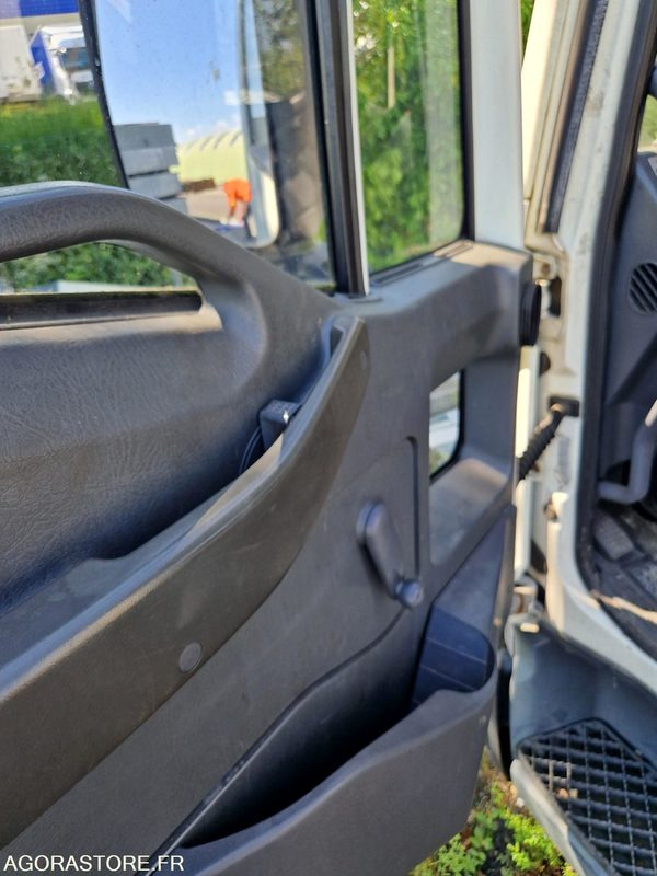 Porteur benne grue Iveco 100E18 - DA218FM - Truck: picture 5 Porteur benne grue Iveco 100E18 - DA218FM - Truck: picture 5
