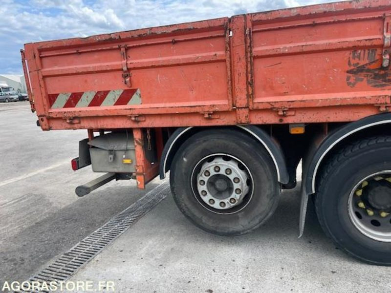 RENAULT PREMIUM LANDER 430.26 - PLATEAU GRUE - GRUE FASSI F150 + RADIO - 2011 - Truck: picture 3 RENAULT PREMIUM LANDER 430.26 - PLATEAU GRUE - GRUE FASSI F150 + RADIO - 2011 - Truck: picture 3