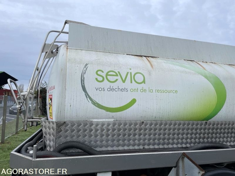 Renault premium 19t citerne ADR - 2006 - BH658EE (uniquement pour l'export) - Truck: picture 4 Renault premium 19t citerne ADR - 2006 - BH658EE (uniquement pour l'export) - Truck: picture 4