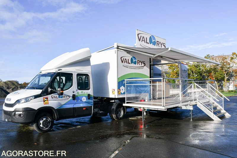VEHICULE EVENEMENTIEL - CAMION PODIUM IVECO DAILY 6000 kms 2018 - Truck: picture 2 VEHICULE EVENEMENTIEL - CAMION PODIUM IVECO DAILY 6000 kms 2018 - Truck: picture 2