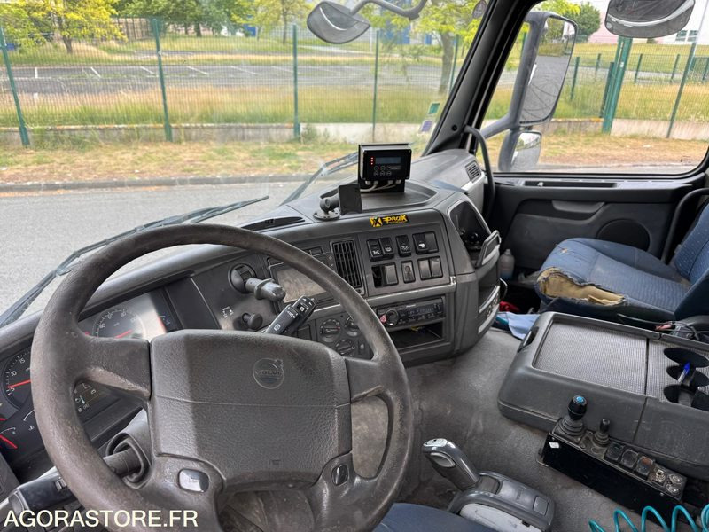 Truck Volvo FM 400 8X4 ampliroll - 2009 - 763559KM: picture 12