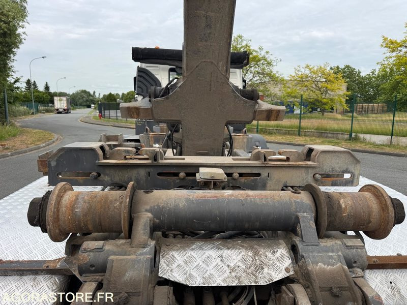Truck Volvo FM 400 8X4 ampliroll - 2009 - 763559KM: picture 9