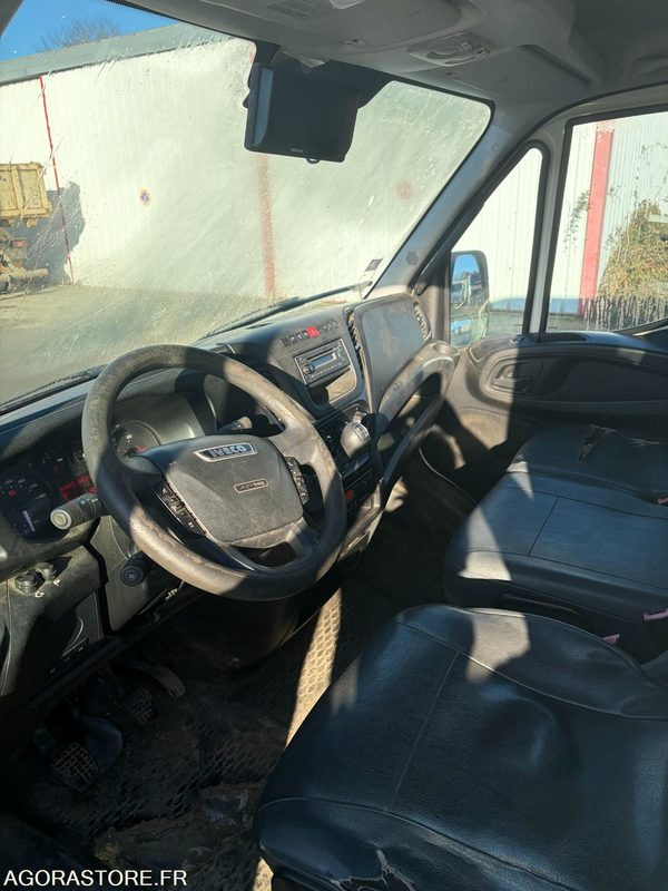 Fourgon iveco 70C17 (7 T) - 142000 - 2016 - Van: picture 3 Fourgon iveco 70C17 (7 T) - 142000 - 2016 - Van: picture 3