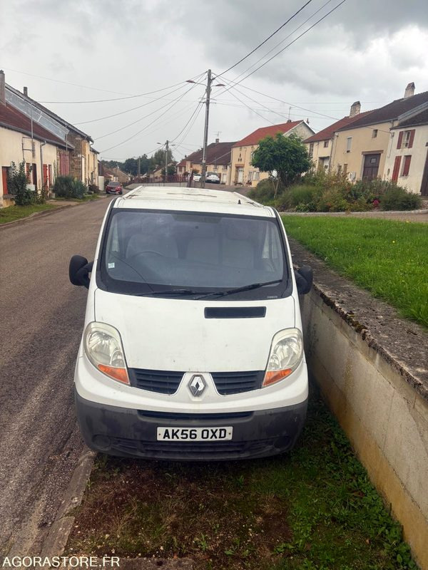 Renault Trafic dci 115 / 228000 km - Immatriculation anglaise - Van: picture 4 Renault Trafic dci 115 / 228000 km - Immatriculation anglaise - Van: picture 4