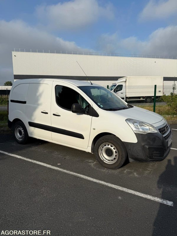 Utilitaire Peugeot Partner 28/07/2017 - 183333 kms - Van: picture 2 Utilitaire Peugeot Partner 28/07/2017 - 183333 kms - Van: picture 2