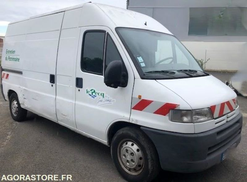 Véhicule PEUGEOT BOXER 2001 NON ROULANT EN L'ETAT - Small van: picture 4 Véhicule PEUGEOT BOXER 2001 NON ROULANT EN L'ETAT - Small van: picture 4