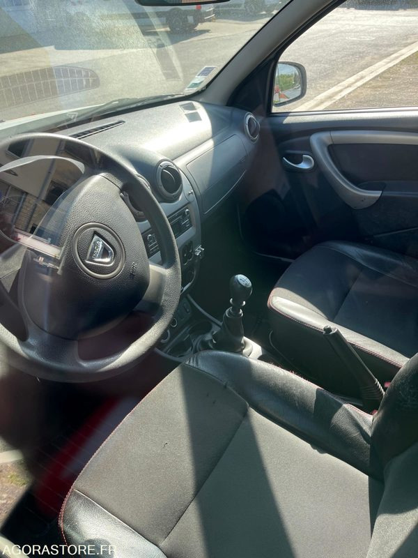 Vehicule de Police - DACIA Duster Tous terrains - SUV: picture 5 Vehicule de Police - DACIA Duster Tous terrains - SUV: picture 5