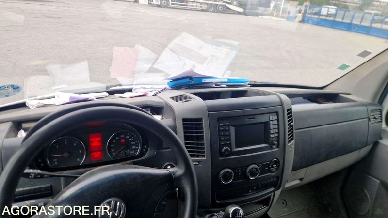 Volkswagen Crafter - 2017 - 101944km - EJ-354-KT - Tipper van: picture 5 Volkswagen Crafter - 2017 - 101944km - EJ-354-KT - Tipper van: picture 5