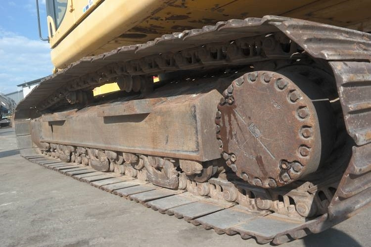 Crawler excavator Komatsu PC 240-8: picture 7