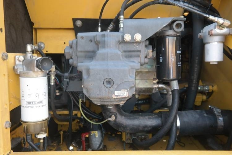 Crawler excavator Komatsu PC 240-8: picture 20