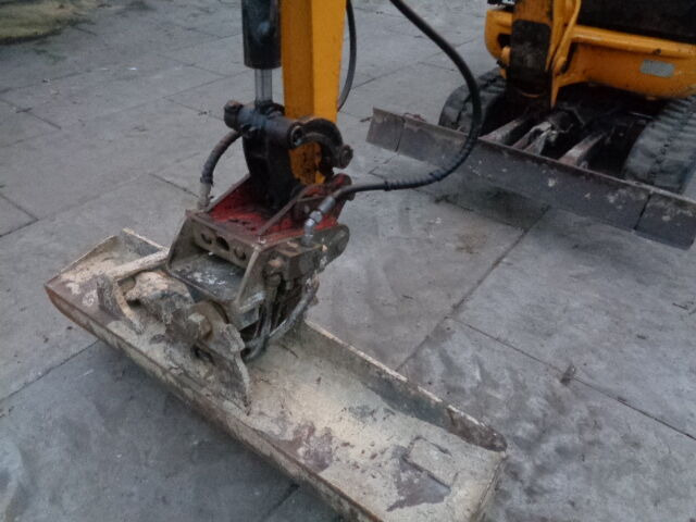 Mini excavator JCB 8018: picture 7