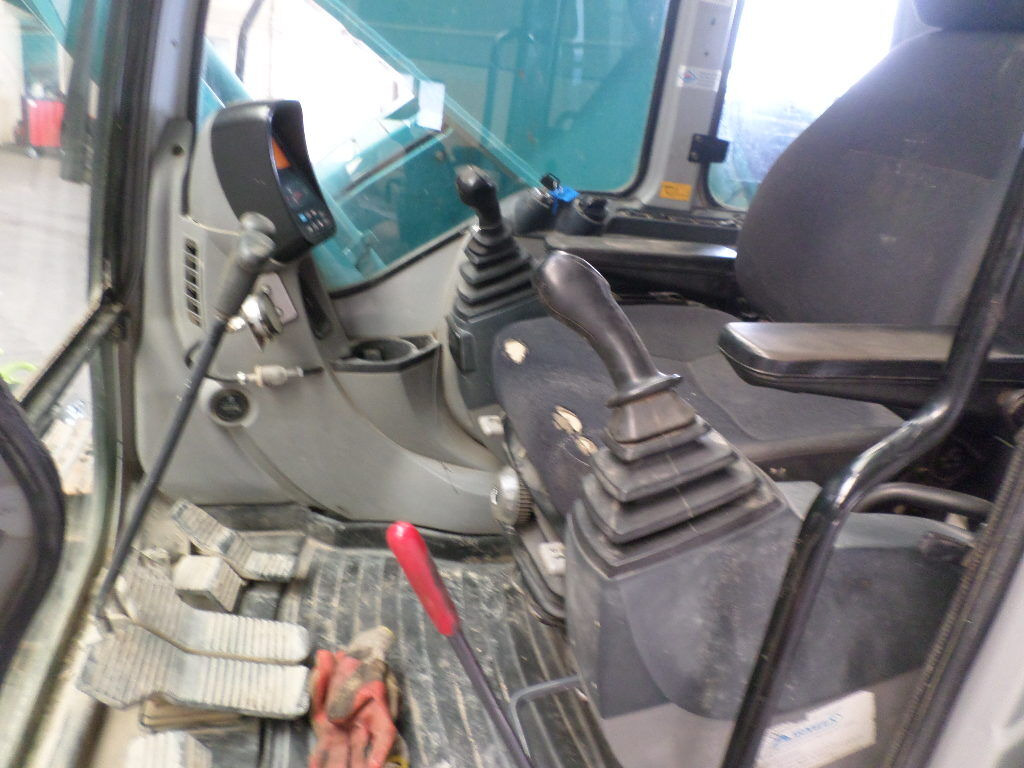 Crawler excavator New Holland Kobelco Kobelco E 235 BSR-2 E 235 BSR-2: picture 15