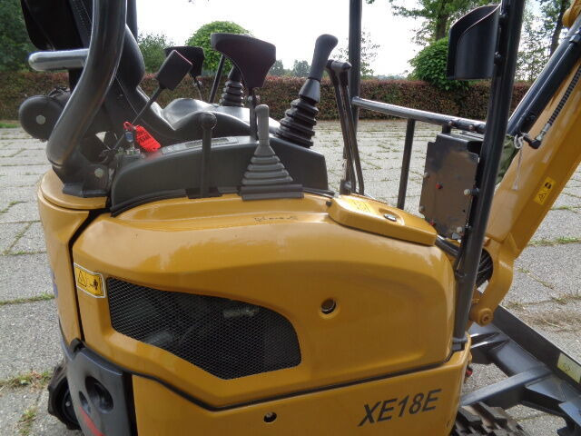 Mini excavator XCMG XE18: picture 8