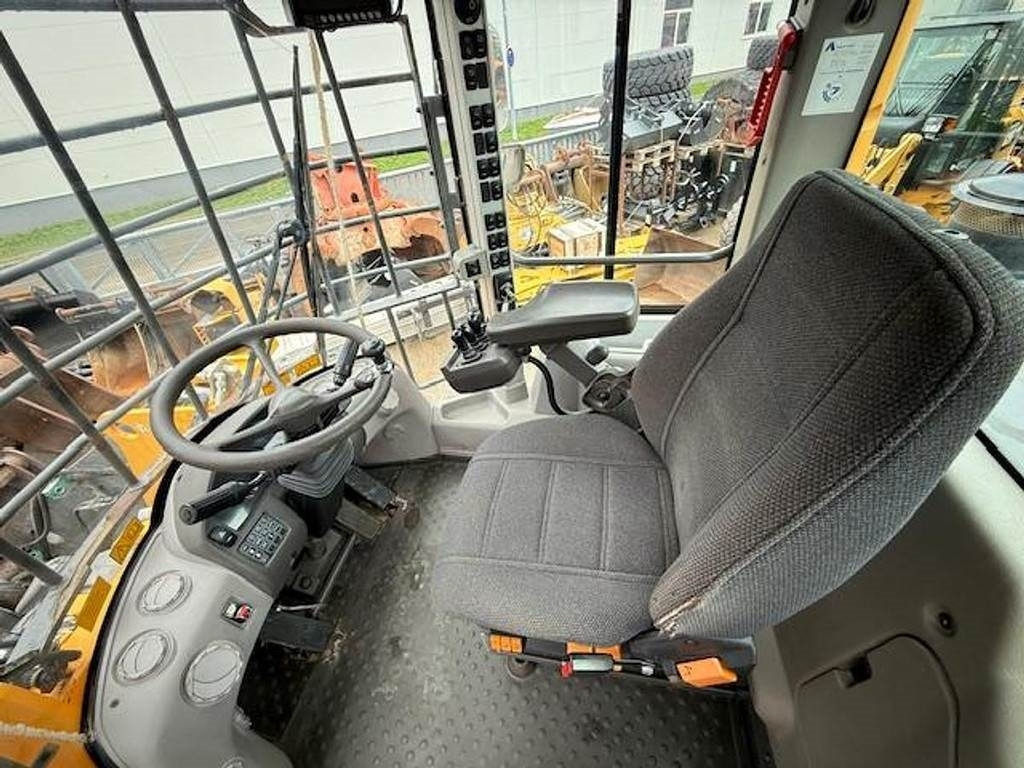 Volvo L110G - Wheel loader: picture 4 Volvo L110G - Wheel loader: picture 4