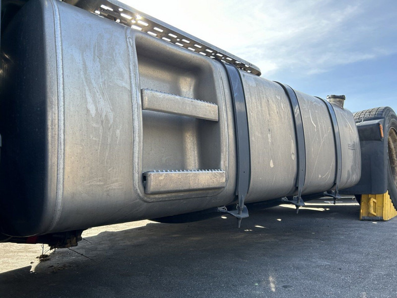 DAF 765 liters 620x675x2112 with step, complete set - Fuel tank for Truck: picture 4 DAF 765 liters 620x675x2112 with step, complete set - Fuel tank for Truck: picture 4