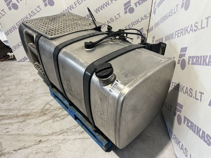 DAF 830L, fuel tank with brackets - Fuel tank for Truck: picture 2 DAF 830L, fuel tank with brackets - Fuel tank for Truck: picture 2