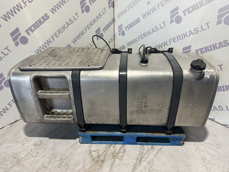 DAF 830L, fuel tank with brackets - Fuel tank for Truck: picture 1 DAF 830L, fuel tank with brackets - Fuel tank for Truck: picture 1
