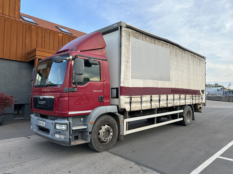 Dismantling for parts MAN TGM - Curtainsider truck: picture 2 Dismantling for parts MAN TGM - Curtainsider truck: picture 2