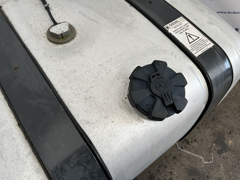 Mercedes-Benz 330L complete fuel tank with brackets - Fuel tank for Truck: picture 4 Mercedes-Benz 330L complete fuel tank with brackets - Fuel tank for Truck: picture 4