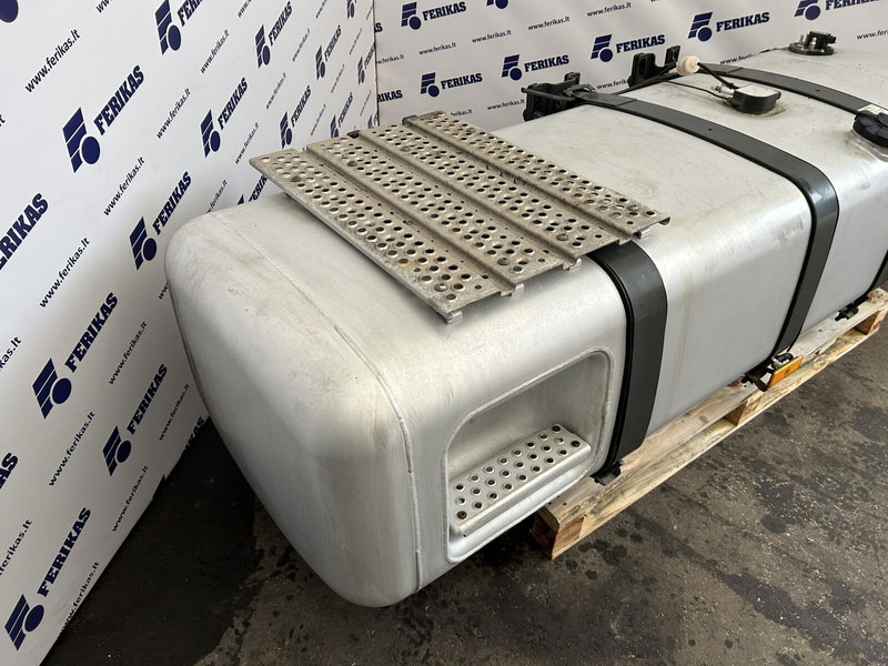 Mercedes-Benz 660L + 75L AdBlue complete fuel tank - Fuel tank for Truck: picture 3 Mercedes-Benz 660L + 75L AdBlue complete fuel tank - Fuel tank for Truck: picture 3