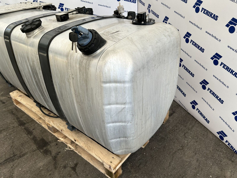 Mercedes-Benz combined fuel tank 720L - Fuel tank for Truck: picture 2 Mercedes-Benz combined fuel tank 720L - Fuel tank for Truck: picture 2