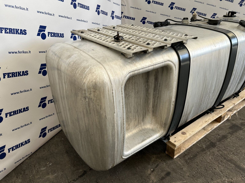 Mercedes-Benz combined fuel tank 720L - Fuel tank for Truck: picture 3 Mercedes-Benz combined fuel tank 720L - Fuel tank for Truck: picture 3