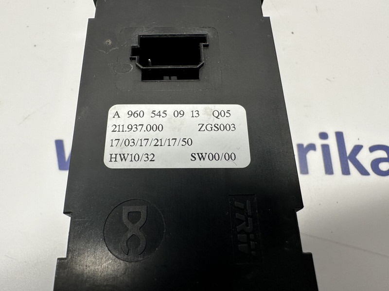 Mercedes-Benz passenger door, window control - Dashboard for Truck: picture 3 Mercedes-Benz passenger door, window control - Dashboard for Truck: picture 3