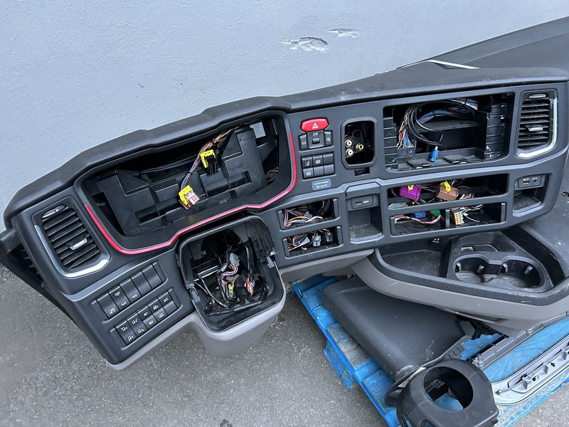 Scania complete dashboard - Bumper for Truck: picture 4 Scania complete dashboard - Bumper for Truck: picture 4