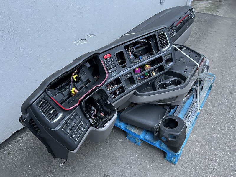 Scania complete dashboard - Bumper for Truck: picture 3 Scania complete dashboard - Bumper for Truck: picture 3