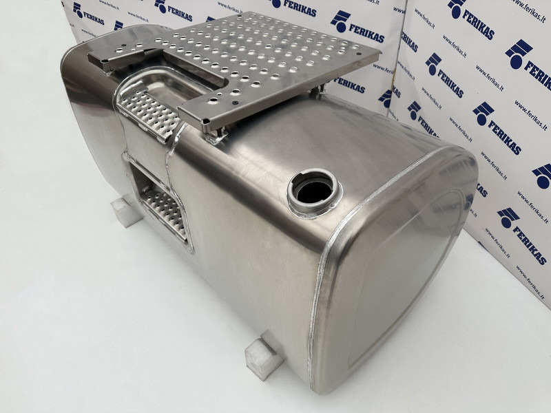 Volvo New aluminum fuel tank 550L - Fuel tank for Truck: picture 2 Volvo New aluminum fuel tank 550L - Fuel tank for Truck: picture 2