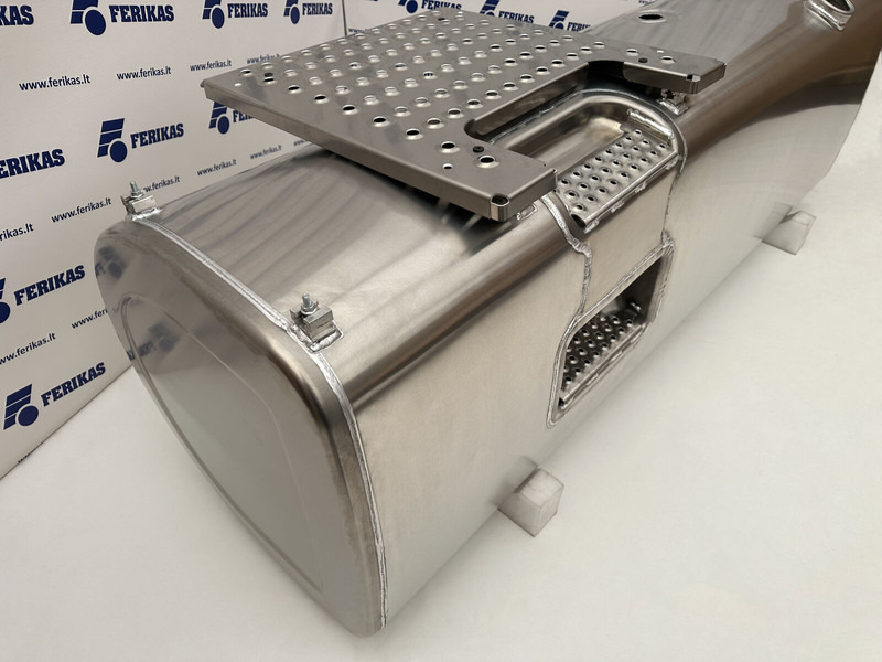 Volvo New aluminum fuel tank 870L - Fuel tank for Truck: picture 3 Volvo New aluminum fuel tank 870L - Fuel tank for Truck: picture 3