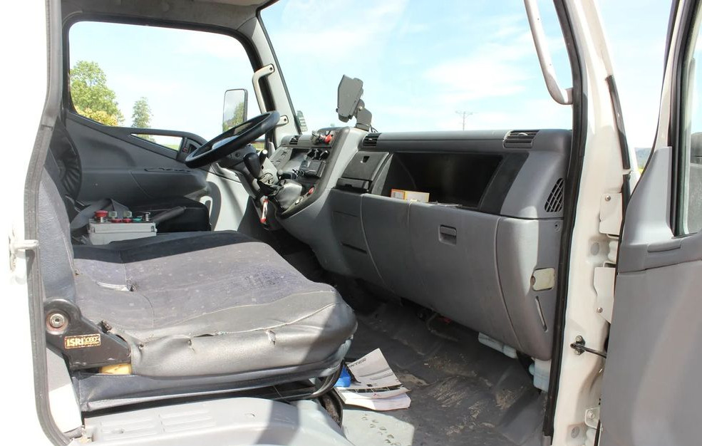 Garbage truck Mitsubishi CANTER 7C15: picture 9 Garbage truck Mitsubishi CANTER 7C15: picture 9