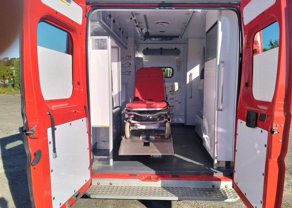 Ambulance Renault Master III 2.3 ambulans karetka kontener straż pogotowie: picture 8