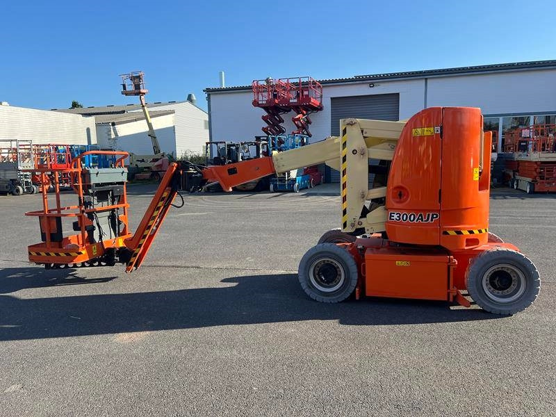 JLG E300 AJP elektro 11m (1791) - Articulated boom: picture 5 JLG E300 AJP elektro 11m (1791) - Articulated boom: picture 5