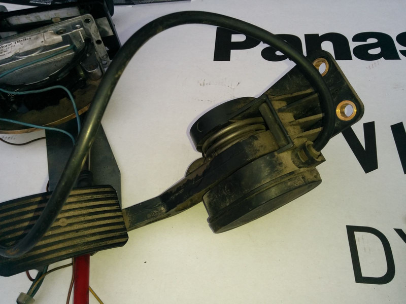 Mercedes-Benz педаль - Engine and parts: picture 2 Mercedes-Benz педаль - Engine and parts: picture 2