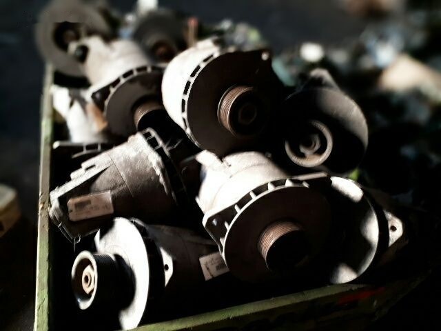 Scania Volvo B12 - Alternator for Bus: picture 1 Scania Volvo B12 - Alternator for Bus: picture 1