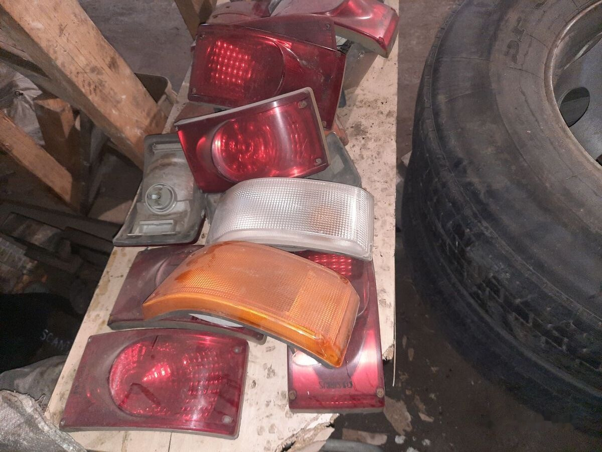 Volvo 1326359080 - Tail light for Bus: picture 3 Volvo 1326359080 - Tail light for Bus: picture 3