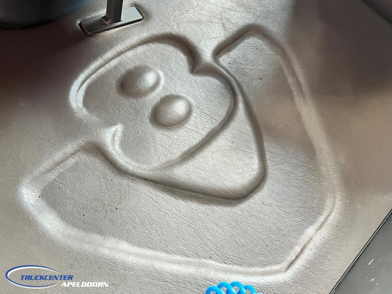 Tractor unit Scania T560 Longline, 6x2 Boogie, Retarder, Torpedo - Hauber - T serie: picture 16