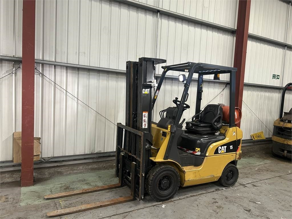CAT GP15NT - LPG forklift: picture 2 CAT GP15NT - LPG forklift: picture 2