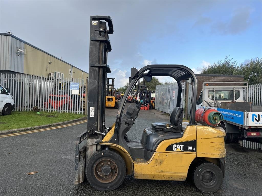 CAT GP30N - LPG forklift: picture 1 CAT GP30N - LPG forklift: picture 1