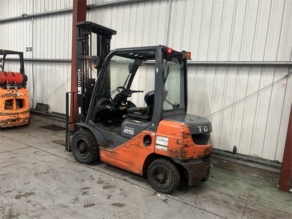 Toyota 02-8FDF25 - Diesel forklift: picture 3 Toyota 02-8FDF25 - Diesel forklift: picture 3
