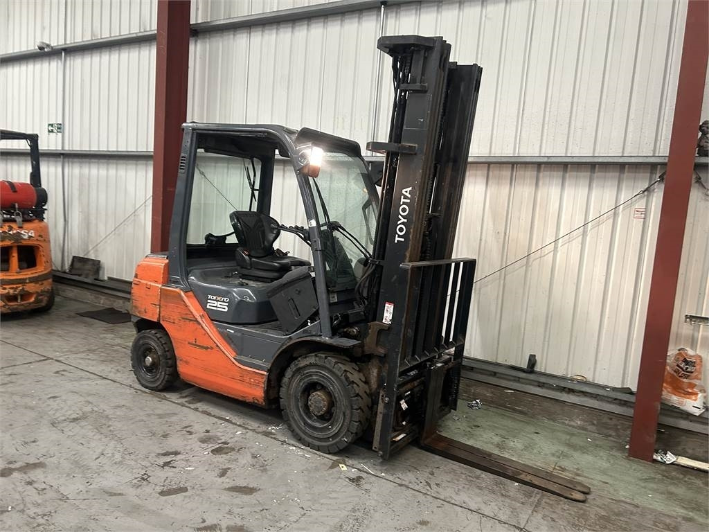 Toyota 02-8FDF25 - Diesel forklift: picture 4 Toyota 02-8FDF25 - Diesel forklift: picture 4