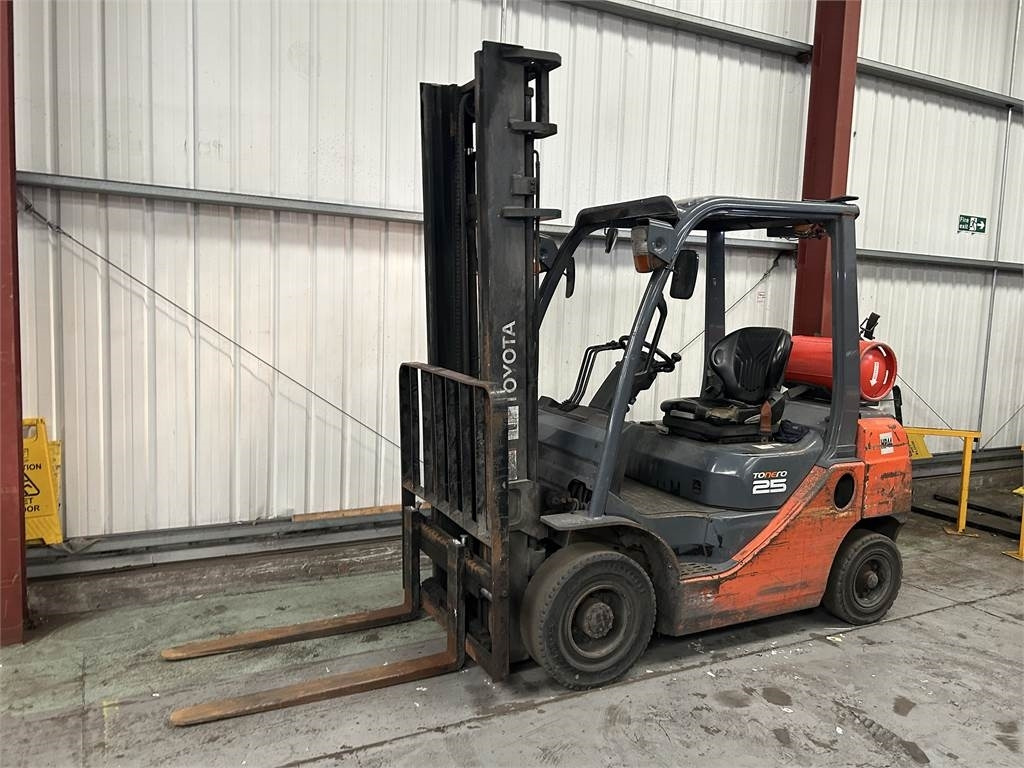 Toyota 02-8FGF25 - LPG forklift: picture 2 Toyota 02-8FGF25 - LPG forklift: picture 2