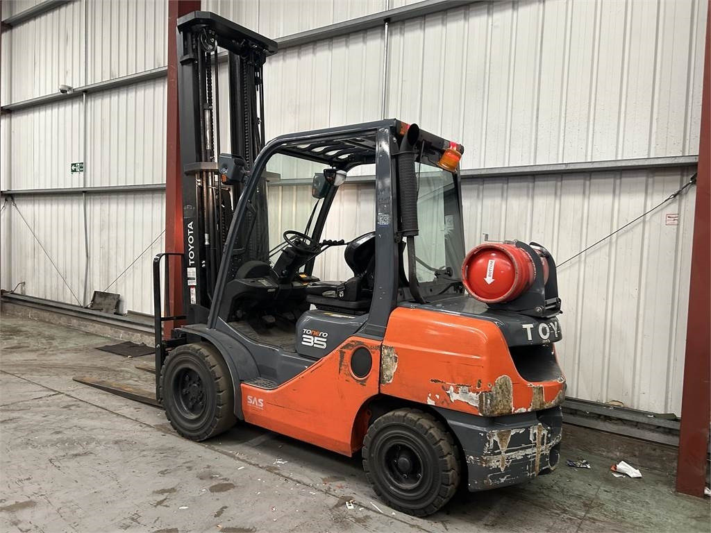Toyota 02-8FGJF35 - LPG forklift: picture 3 Toyota 02-8FGJF35 - LPG forklift: picture 3