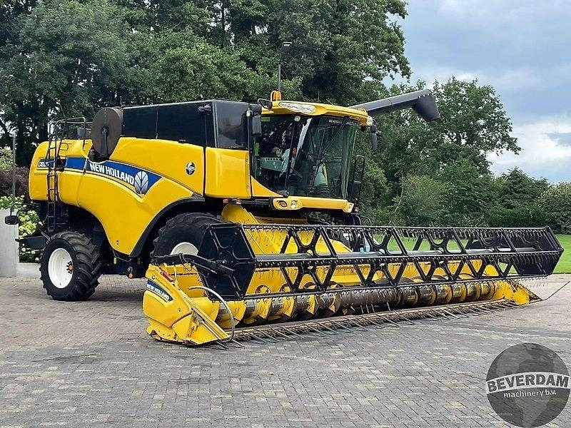 New Holland CX 8.80 - Combine harvester: picture 2 New Holland CX 8.80 - Combine harvester: picture 2
