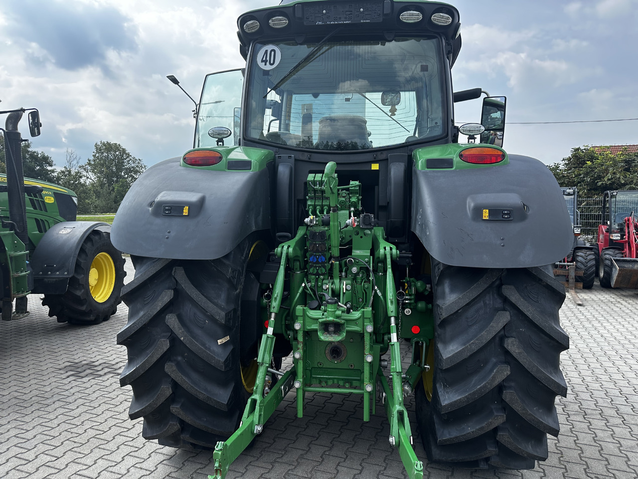 John Deere 6195R - Farm tractor: picture 4 John Deere 6195R - Farm tractor: picture 4